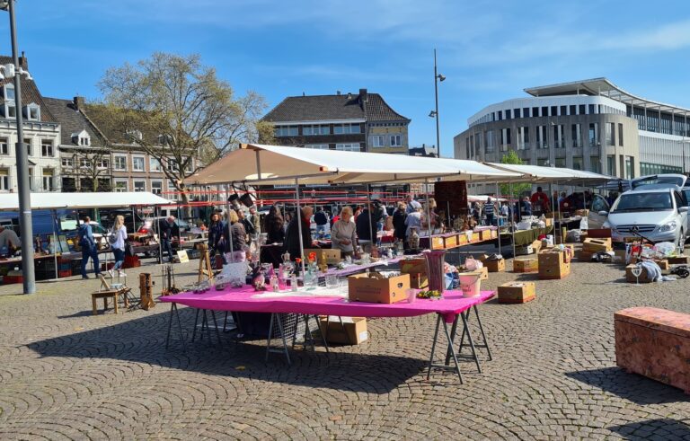 Kofferbakmarkt — markt-eten in Zeewolde